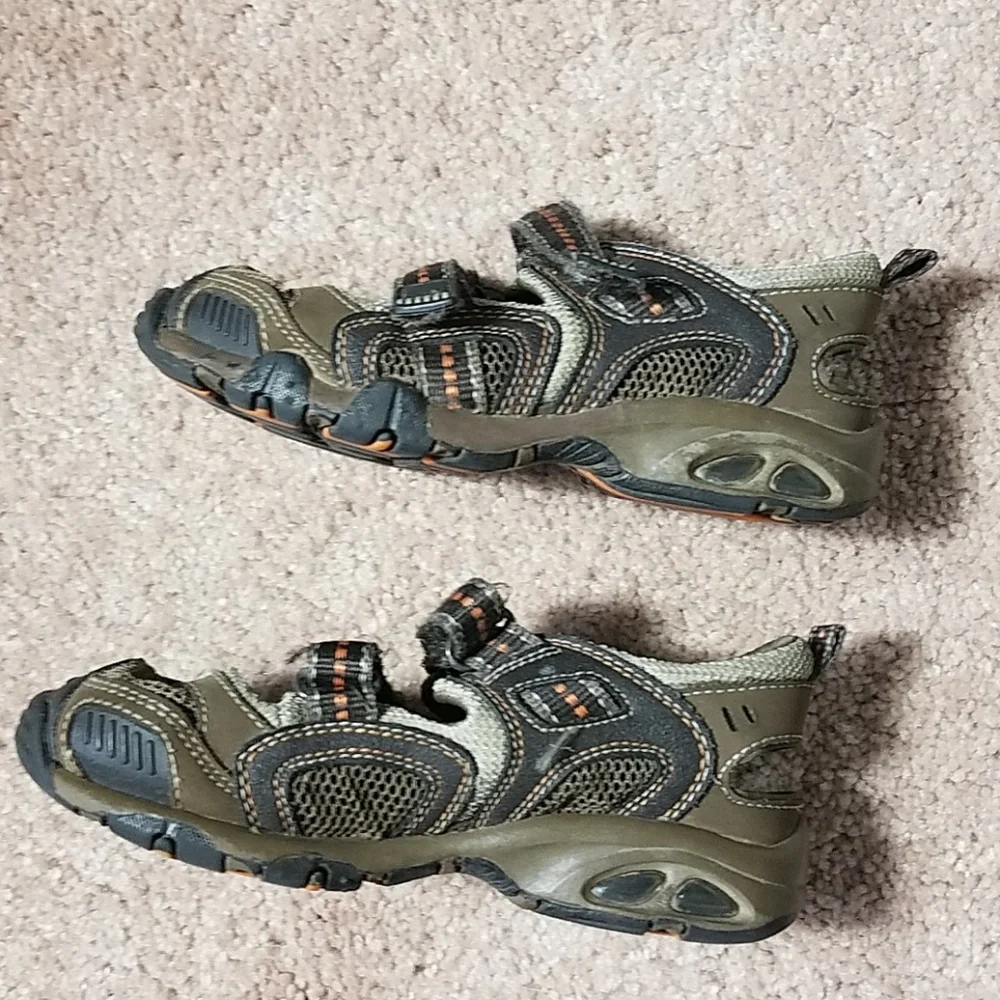 Kids brown water shoes